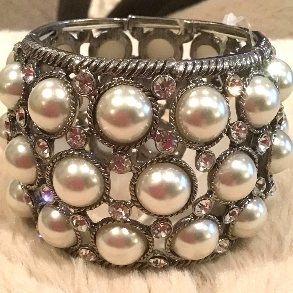 Pearl and Rhinestone Stretch Fashion Bracelet - Picture 1 of 4